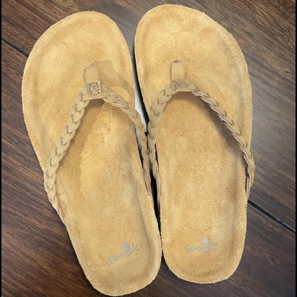Brand New Sanuk flip flops size 7